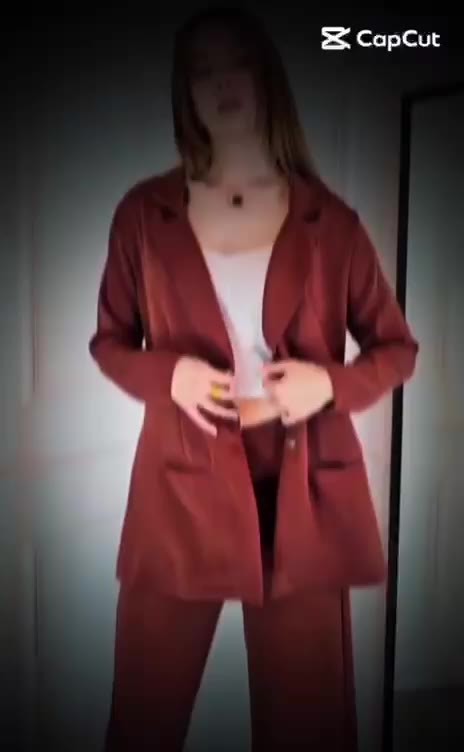 Traje de chaqueta y pantalón rojo
