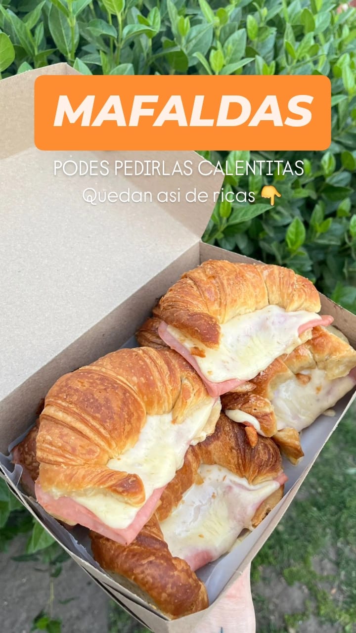 Mafaldas de croissant con jamón y queso