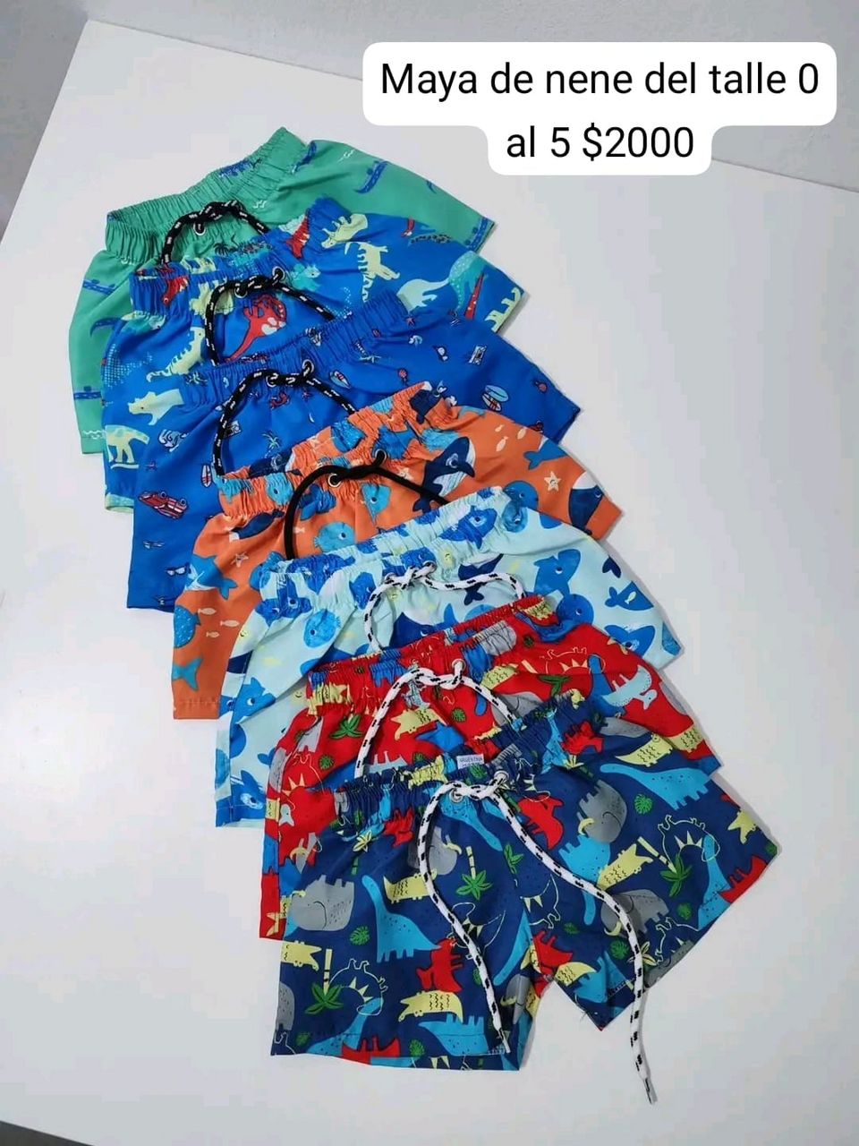 Bañadores de nene con estampado de dinosaurios