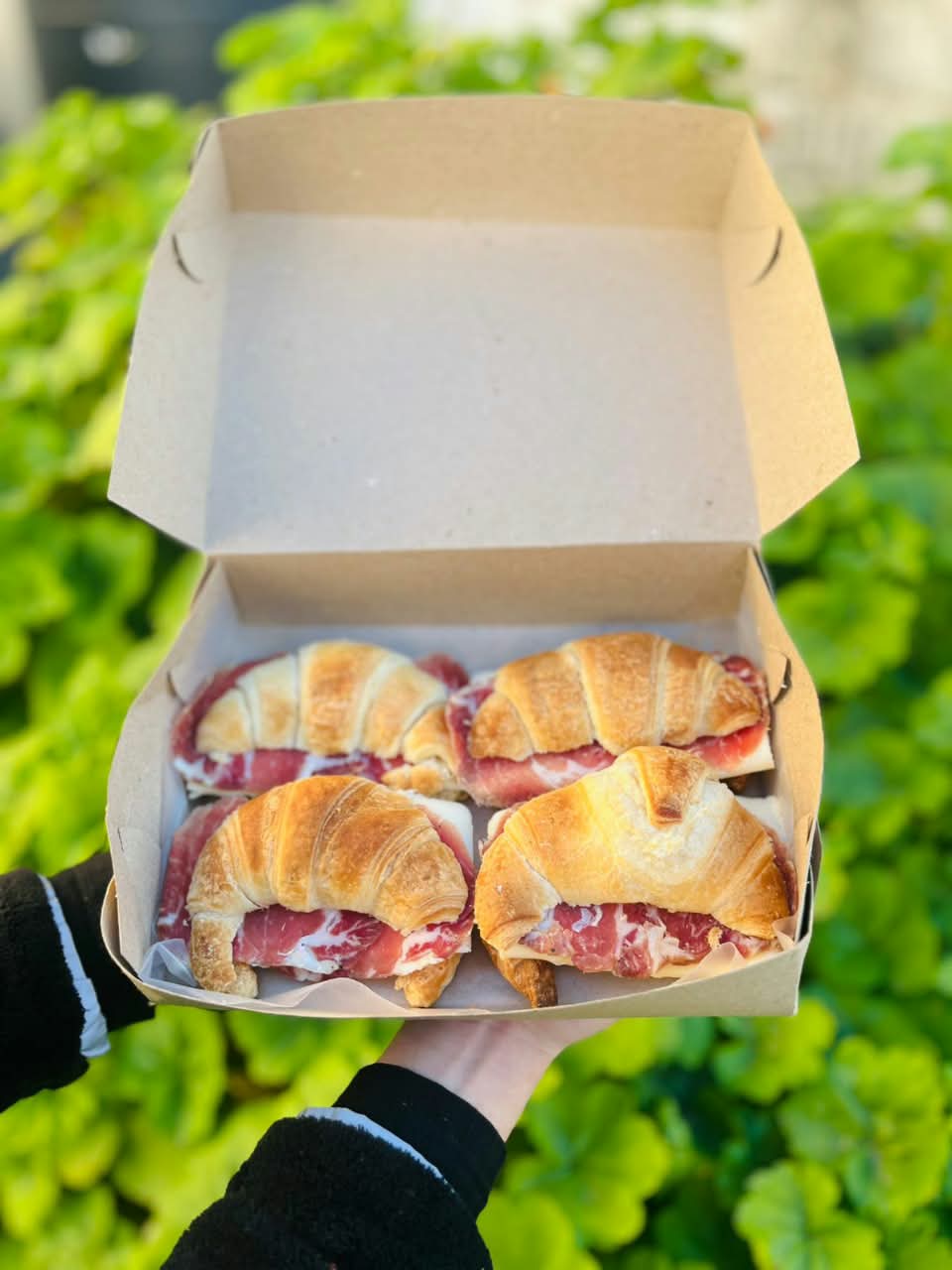 Croissants con jamón y queso