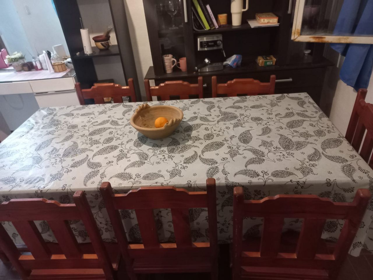 Mesa de comedor con sillas