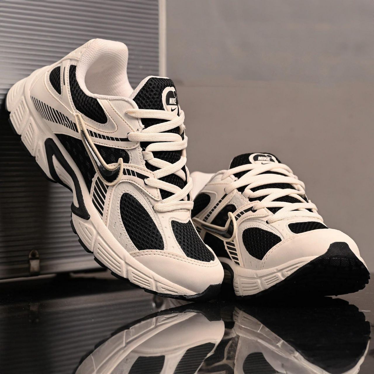 Zapatillas Nike blancas y negras