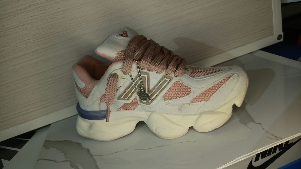 Zapatilla New Balance rosa y blanca