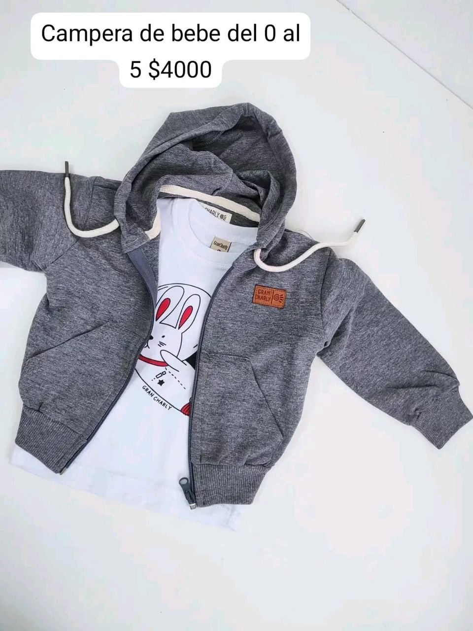 Campera de bebé con capucha