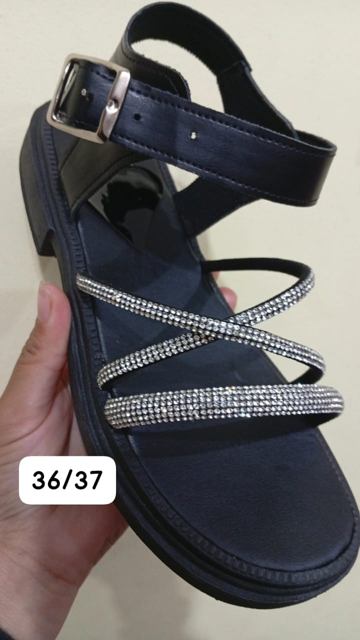Zapato de mujer con detalles de cristales