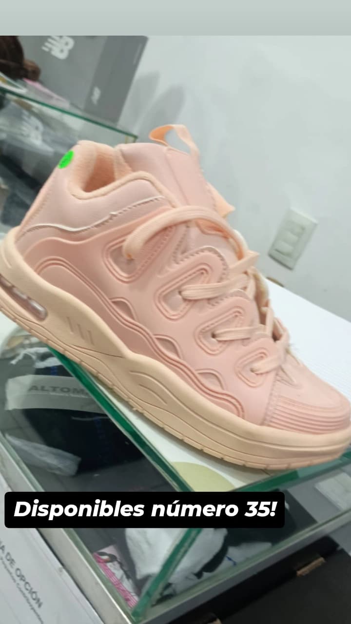 Zapatilla deportiva rosa