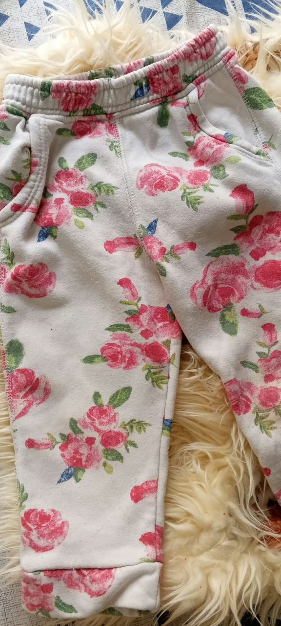 Pantalón de bebé floral