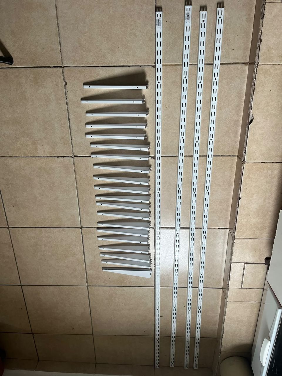Estante metálico para pared