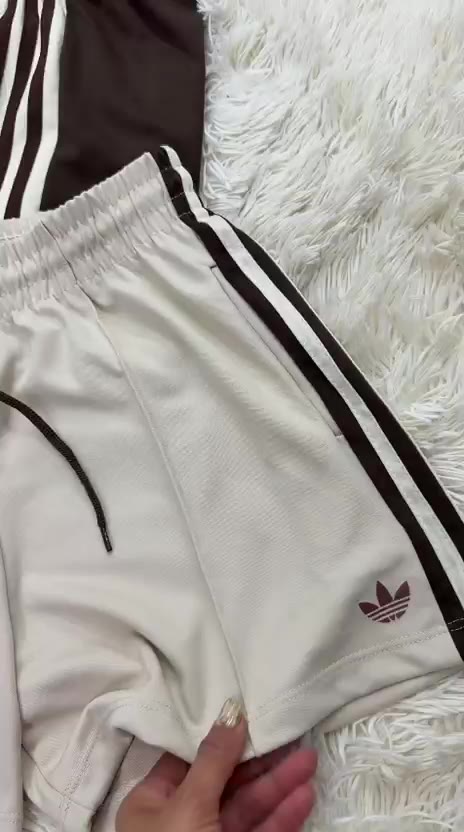 Pantalón corto Adidas blanco con franjas