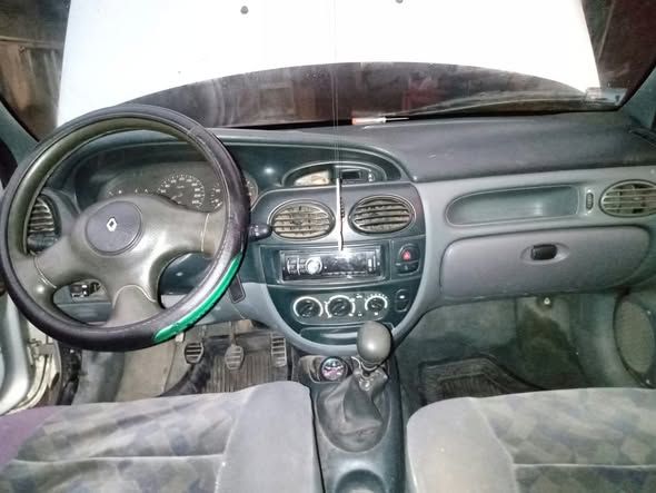 Permuto megane por moto, no arranca tiene problema eléctrico...