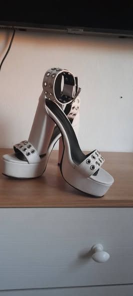 Vendo sandalias t38 $15.000